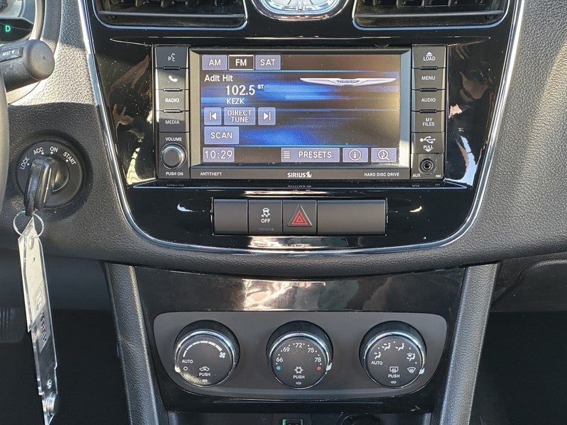 2013 Chrysler 200 4dr Sdn Touring