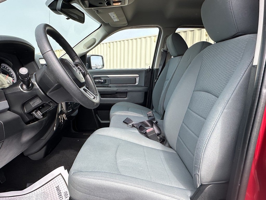 2015 RAM 1500 4WD Quad Cab 140.5" SLT