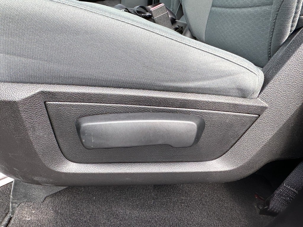 2015 RAM 1500 4WD Quad Cab 140.5" SLT