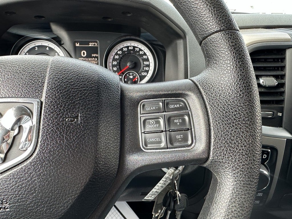 2015 RAM 1500 4WD Quad Cab 140.5" SLT