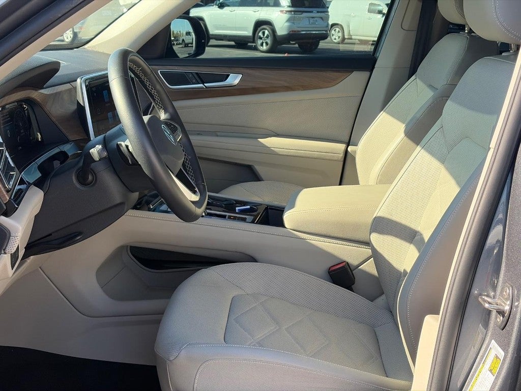 2024 Volkswagen Atlas 2.0T SE w/Technology 4MOTION