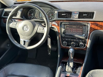 2012 Volkswagen Passat 4dr Sdn 2.5L Auto SEL PZEV