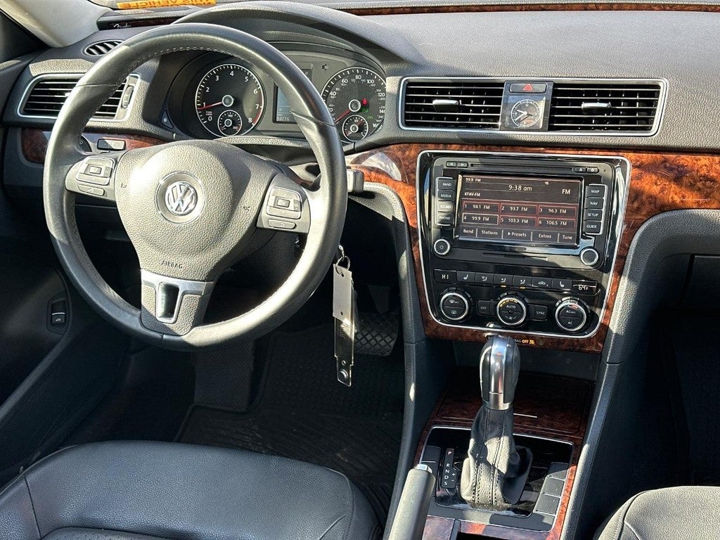 2012 Volkswagen Passat 4dr Sdn 2.5L Auto SEL PZEV