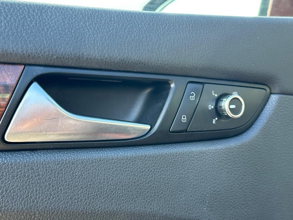 2012 Volkswagen Passat 4dr Sdn 2.5L Auto SEL PZEV