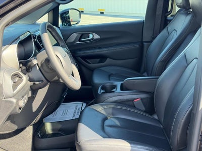 2025 Chrysler Pacifica Select FWD