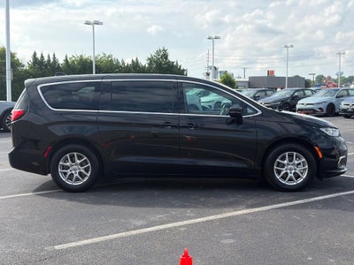 2025 Chrysler Pacifica Select FWD
