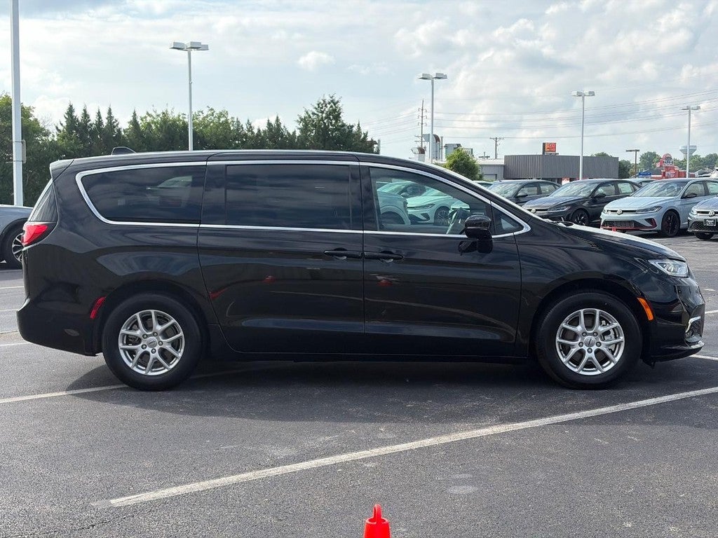 2025 Chrysler Pacifica Select FWD
