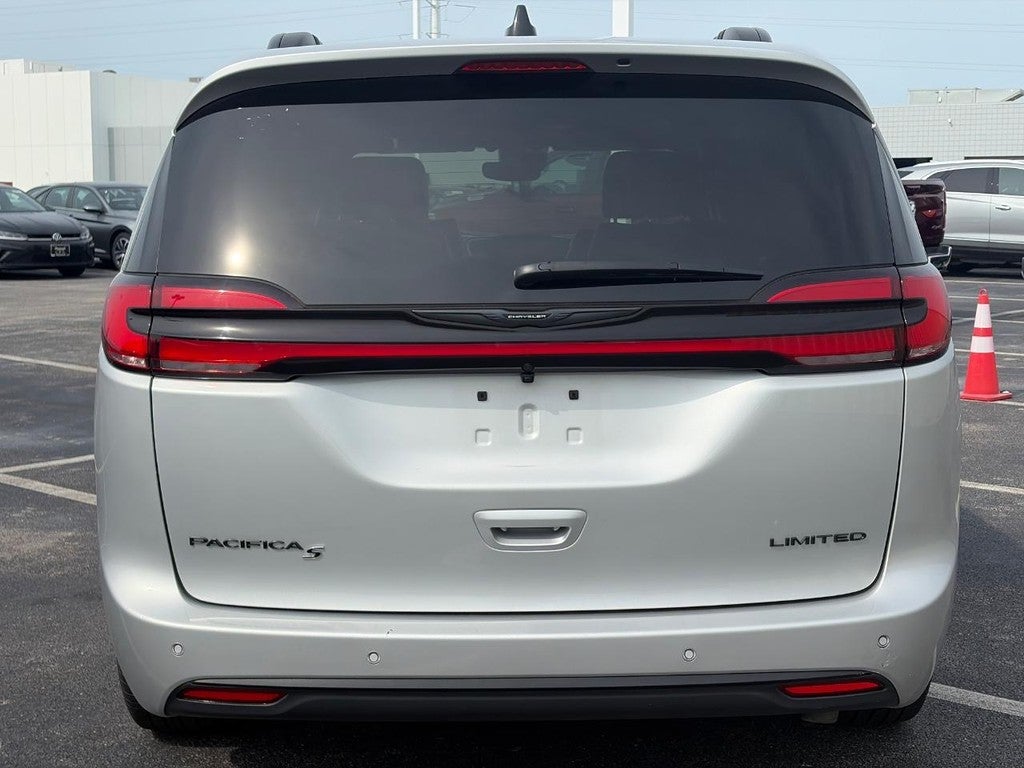 2026 Chrysler Pacifica Limited FWD