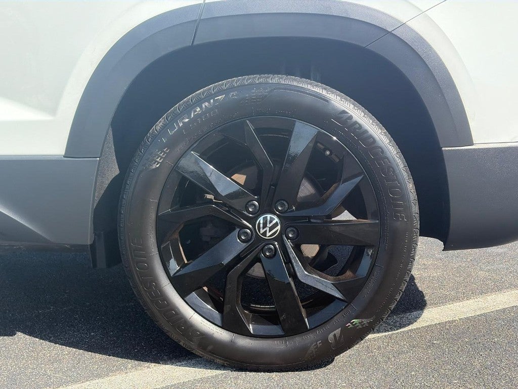 2023 Volkswagen Taos SE 4MOTION