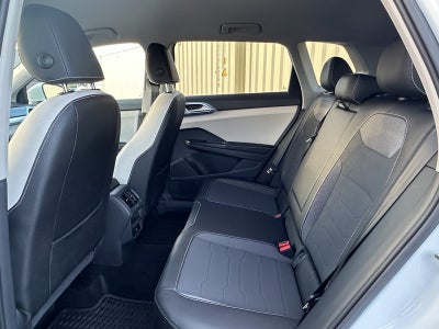 2025 Volkswagen Taos SE FWD