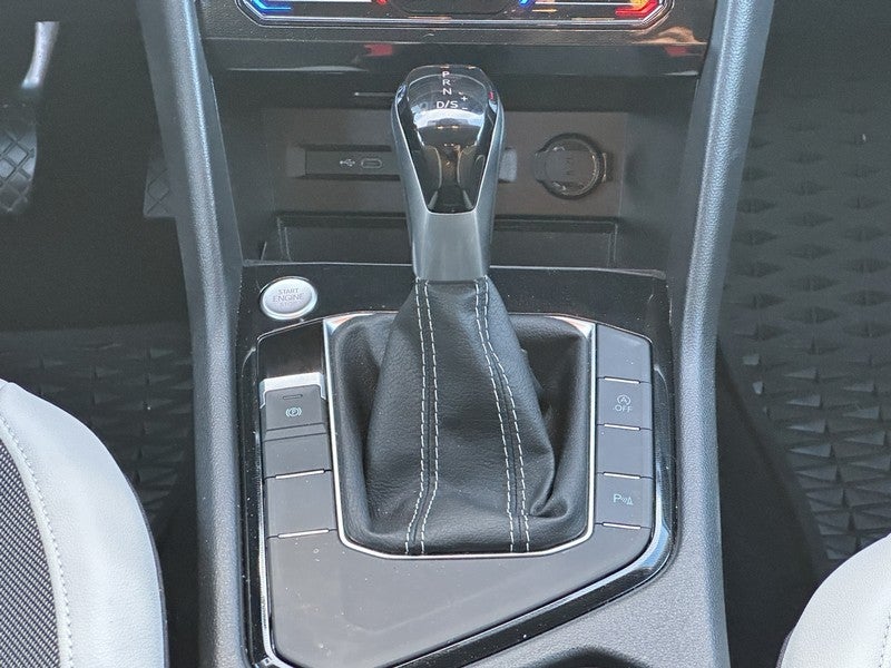 2025 Volkswagen Taos SE FWD