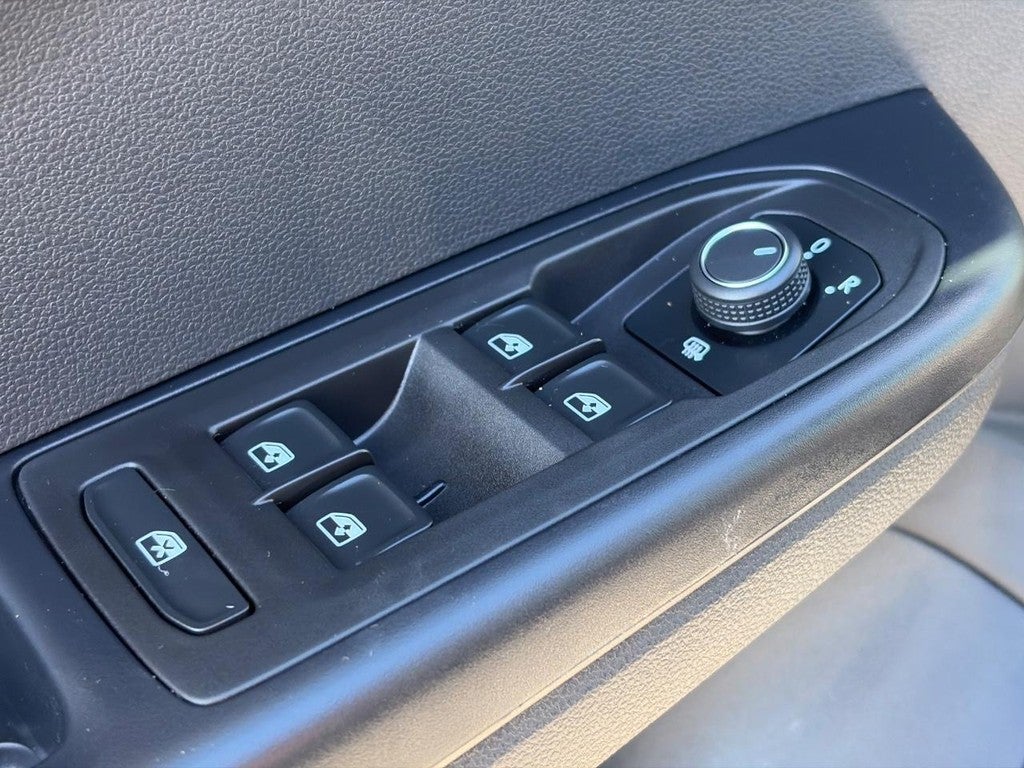 2026 Volkswagen Taos SE FWD