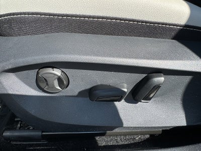 2025 Volkswagen Taos SE FWD