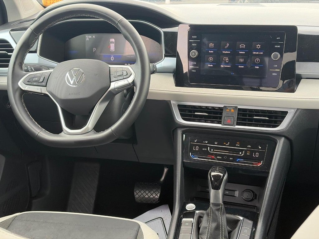 2025 Volkswagen Taos SE 4MOTION