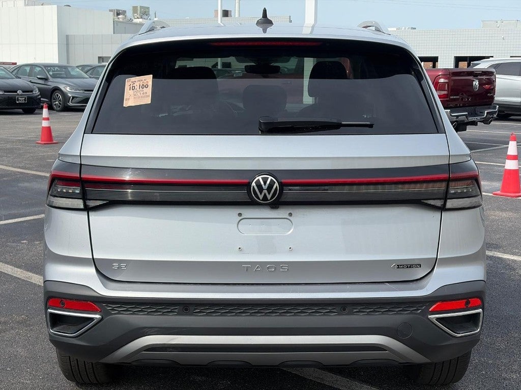 2025 Volkswagen Taos SE 4MOTION