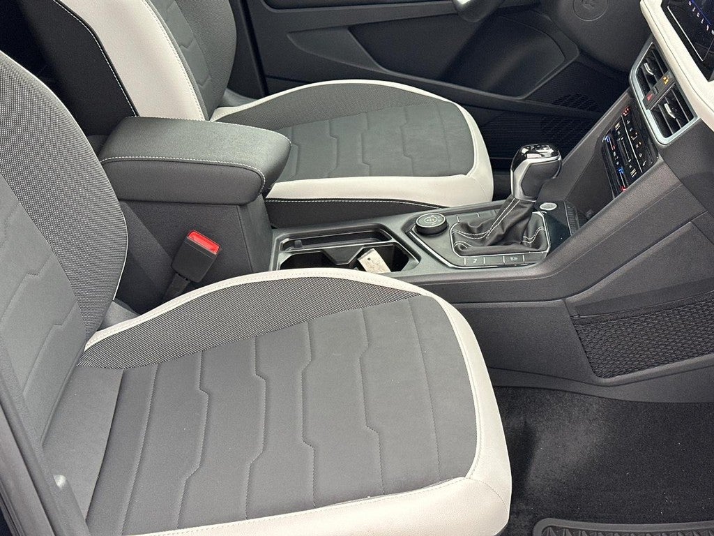 2025 Volkswagen Taos SE 4MOTION