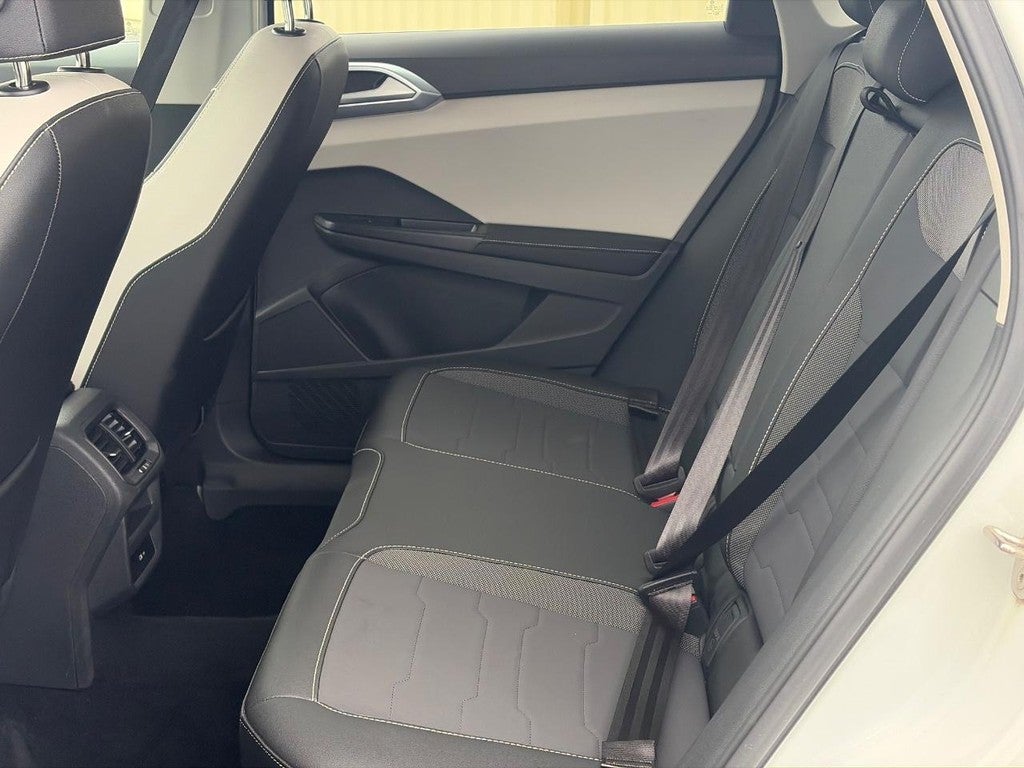 2025 Volkswagen Taos SE 4MOTION