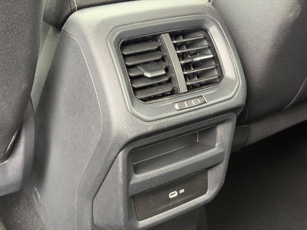 2025 Volkswagen Taos SE 4MOTION