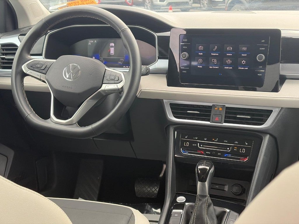 2025 Volkswagen Taos SE 4MOTION