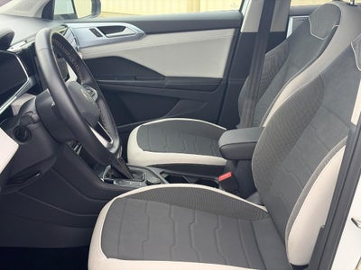 2025 Volkswagen Taos SE 4MOTION