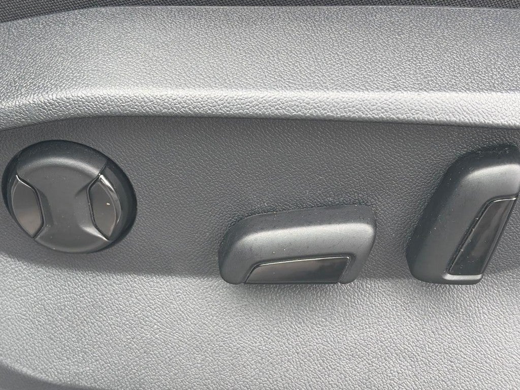 2025 Volkswagen Taos SE 4MOTION