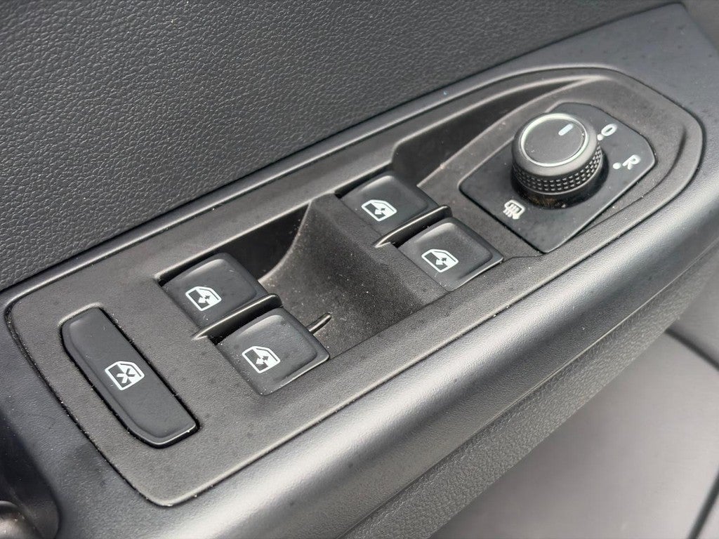 2025 Volkswagen Taos SE 4MOTION