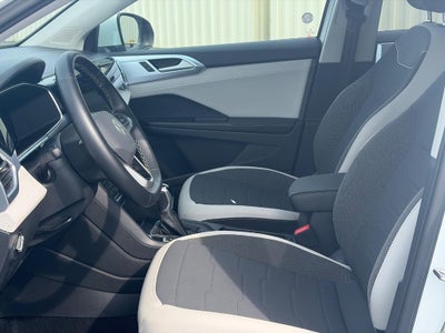 2025 Volkswagen Taos SE 4MOTION