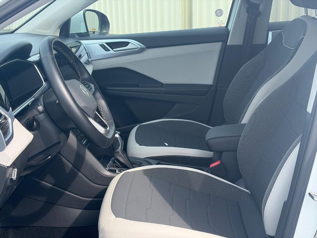 2025 Volkswagen Taos SE 4MOTION