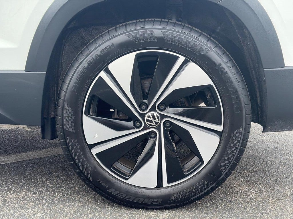 2025 Volkswagen Taos SE 4MOTION
