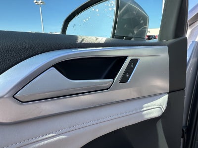 2025 Volkswagen Taos SE 4MOTION