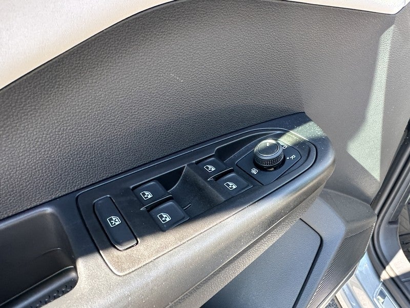 2025 Volkswagen Taos SE 4MOTION