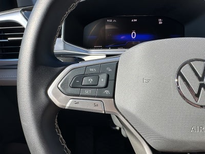 2025 Volkswagen Taos SE 4MOTION