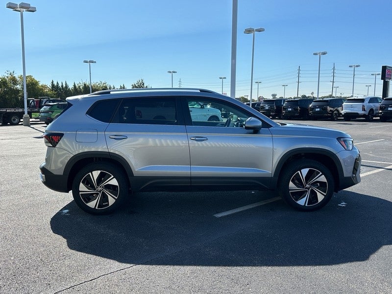 2025 Volkswagen Taos SE 4MOTION