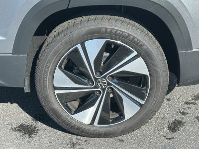 2025 Volkswagen Taos SE 4MOTION