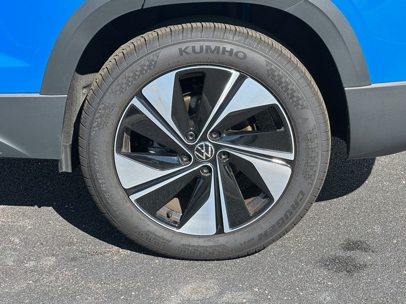 2025 Volkswagen Taos SE 4MOTION