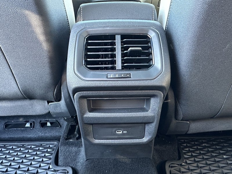 2025 Volkswagen Taos SE 4MOTION