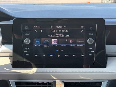 2025 Volkswagen Taos SE 4MOTION