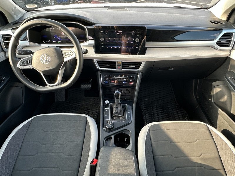2025 Volkswagen Taos SE 4MOTION