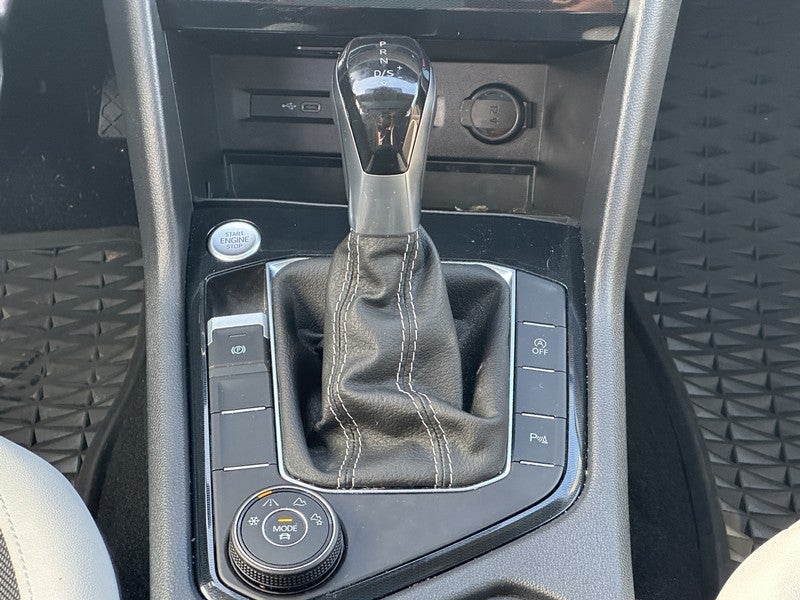 2025 Volkswagen Taos SE 4MOTION