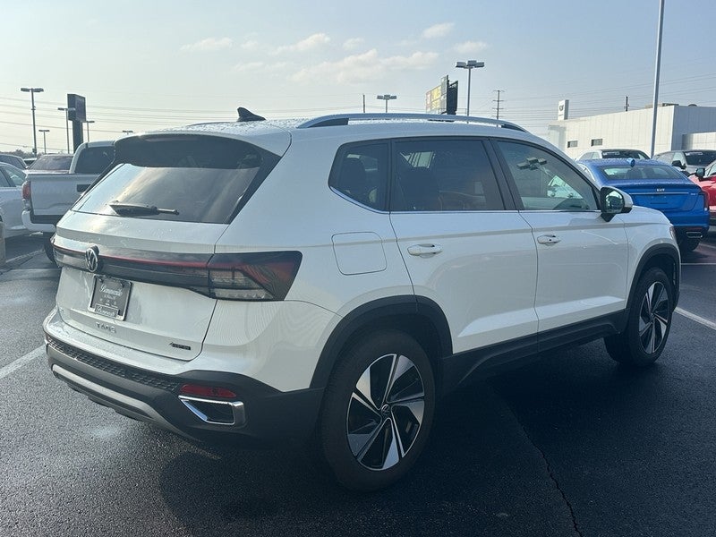 2025 Volkswagen Taos SE 4MOTION
