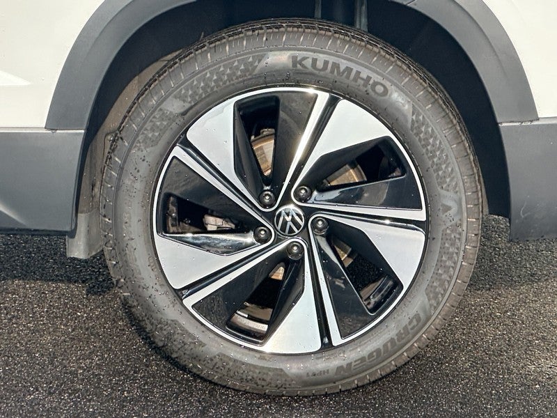 2025 Volkswagen Taos SE 4MOTION