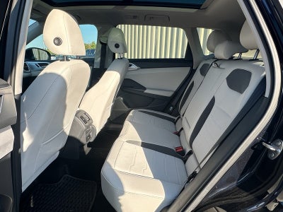 2025 Volkswagen Taos SE 4MOTION