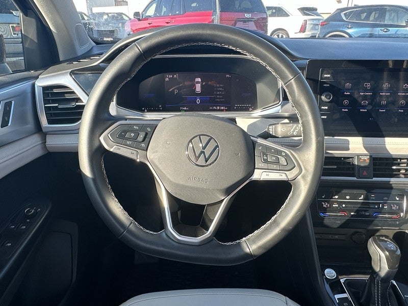 2025 Volkswagen Taos SE 4MOTION