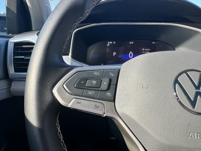 2025 Volkswagen Taos SE 4MOTION