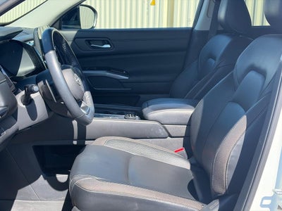 2022 Nissan Pathfinder SL 4WD