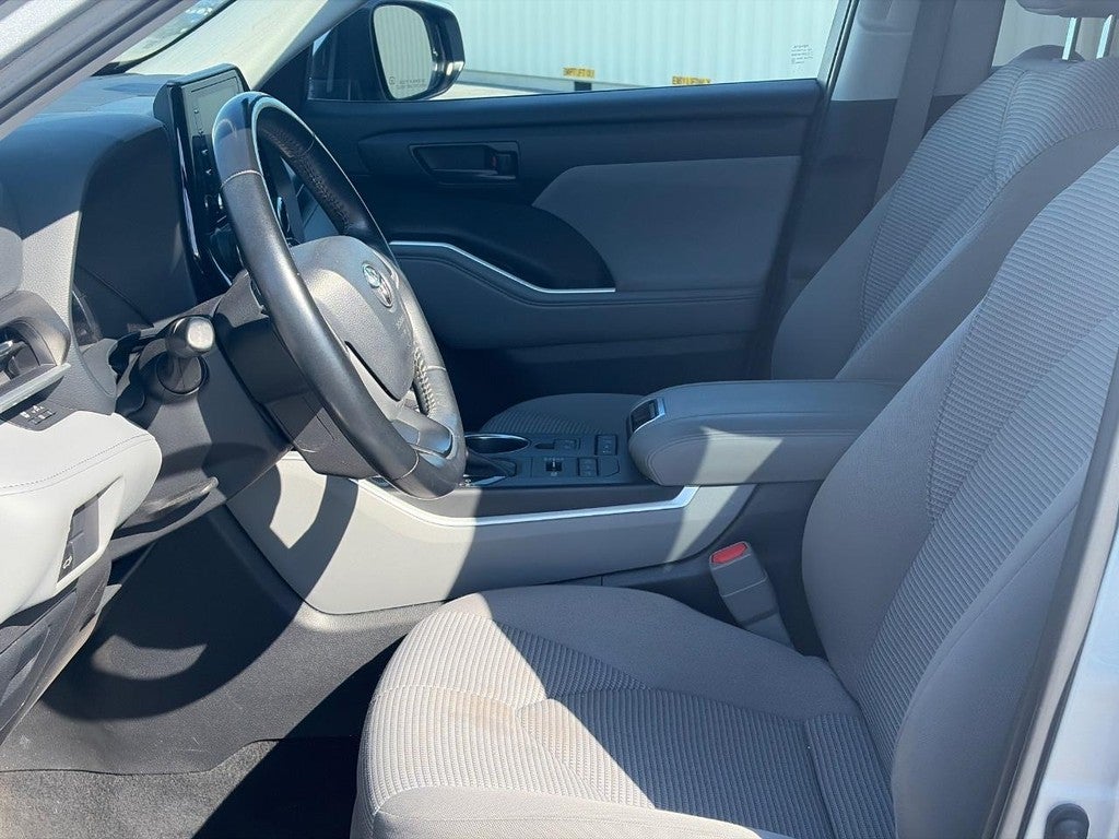 2022 Toyota Highlander LE AWD (Natl)
