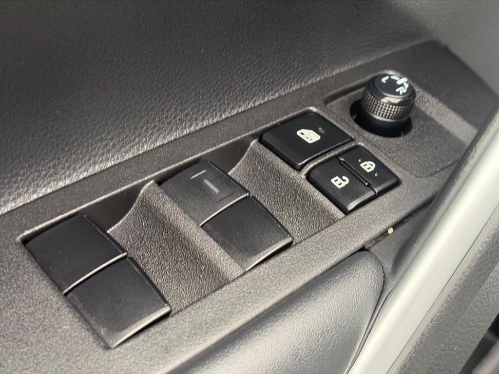 2022 Toyota Corolla Cross L 4WD (Natl)