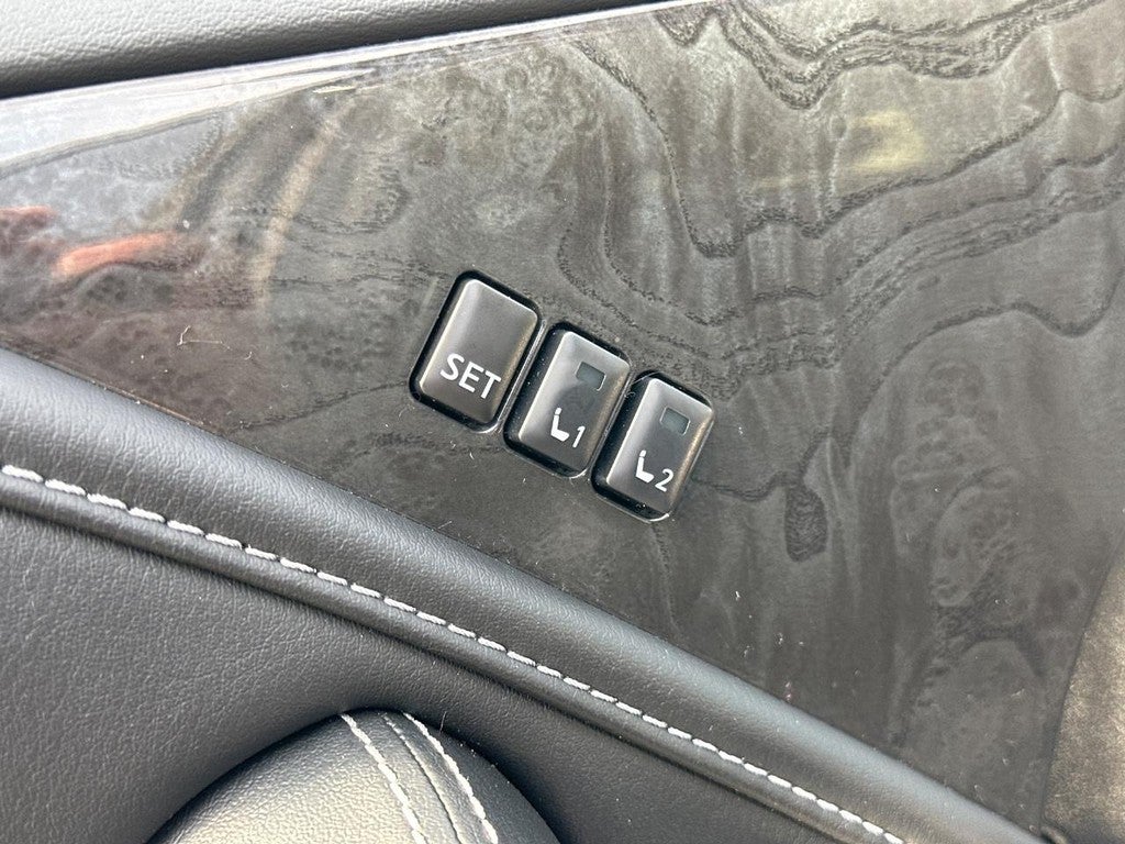 2023 INFINITI QX80 LUXE AWD