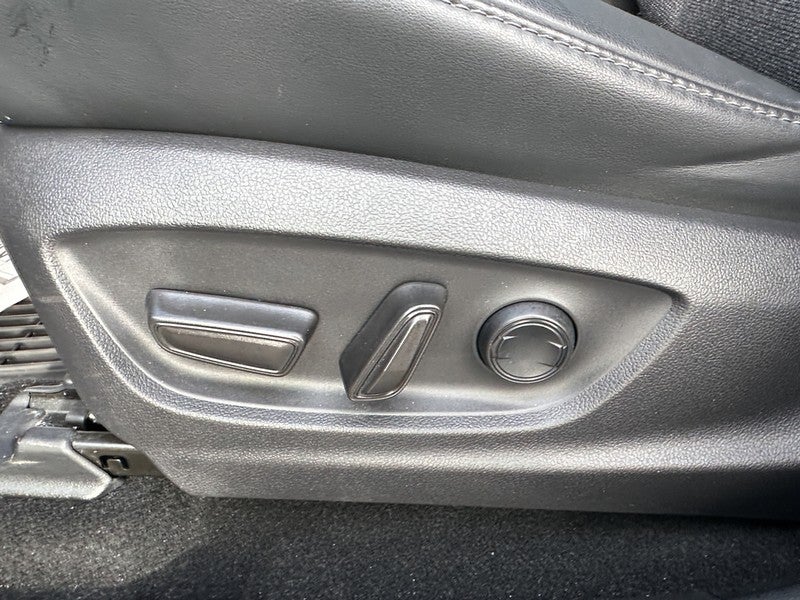 2023 Toyota Crown XLE AWD (Natl)