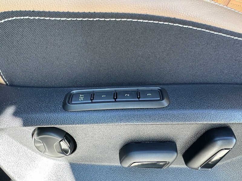 2026 Volkswagen Atlas Cross Sport 2.0T SEL R-Line Black 4MOTION